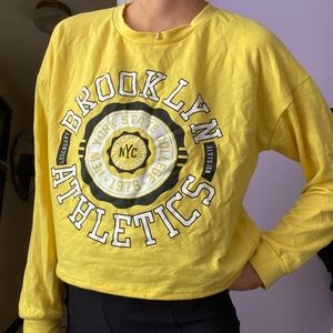 Crewneck graphic long sleeve yellow top size small
